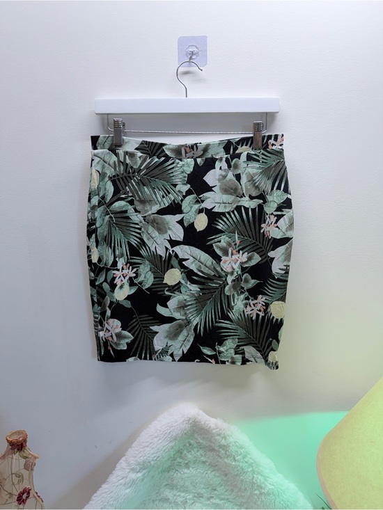 Reitmans Dresses & Skirts - Adorable Black & Mint Tropical Print Lined Mini Skirt 🌺 31W x 18.5L